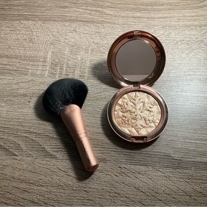 MAC Whisper of Gilt Highlighter